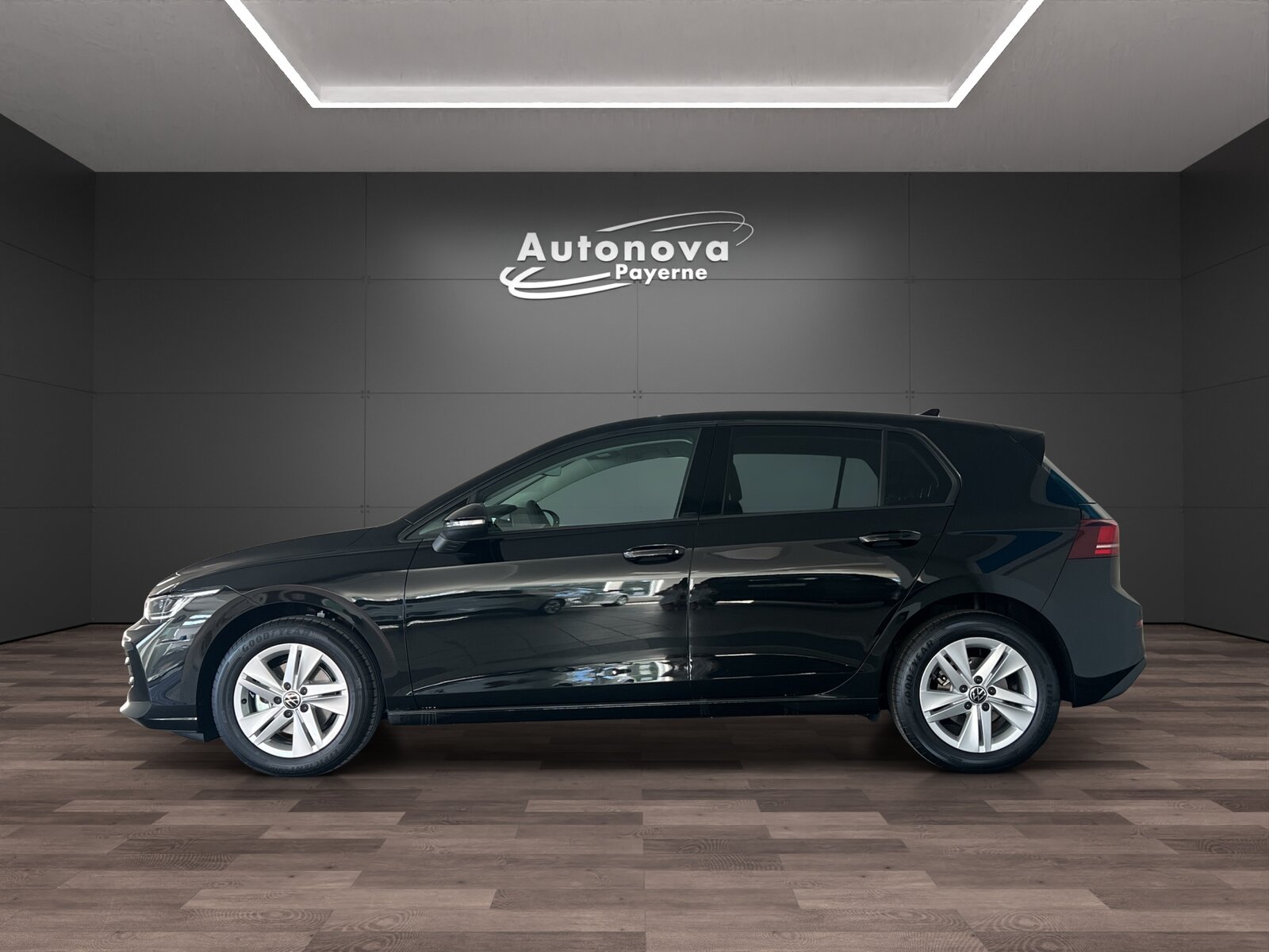 VW Golf 1.5 e TSI mHEV Basis DSG, Mild-Hybrid Petrol/Electric, New car, Automatic - 3