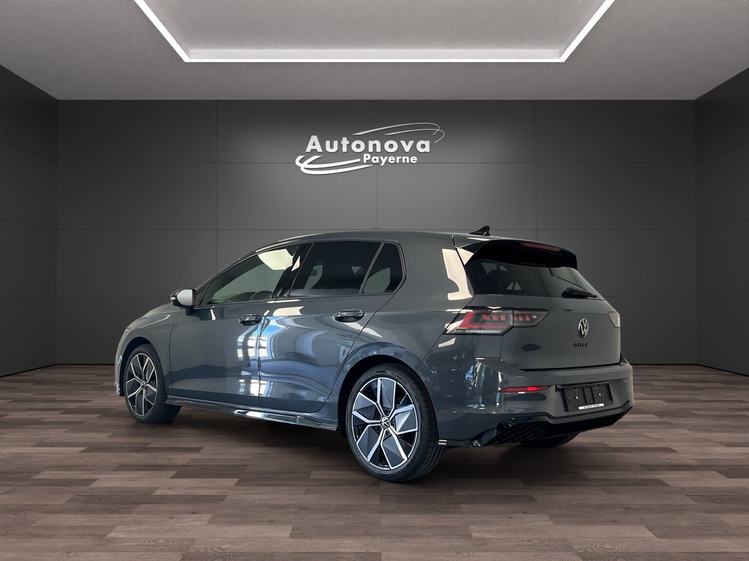 VW Golf 1.5 e TSI mHEV R-Line DSG, Mild-Hybrid Petrol/Electric, New car, Automatic - 4