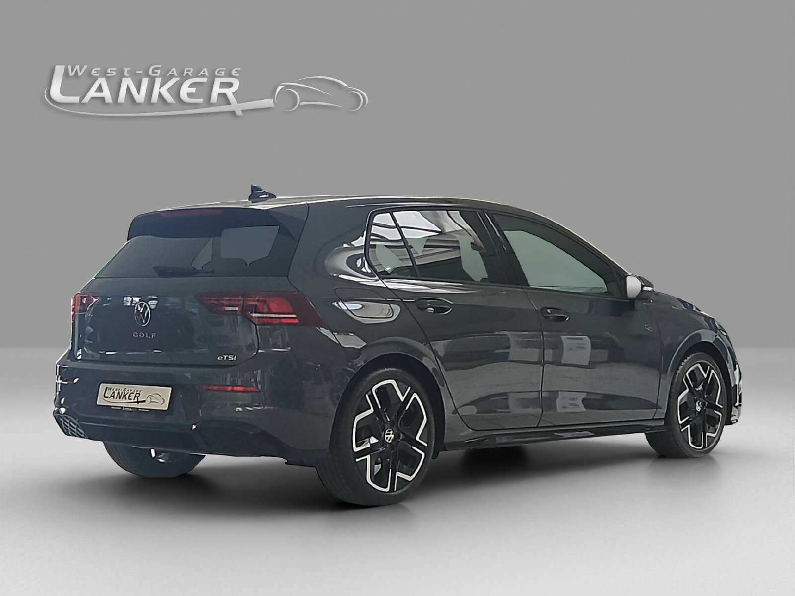 VW Golf VIII 1.5 eTSI R-Line DSG, Mild-Hybrid Petrol/Electric, New car, Automatic - 4
