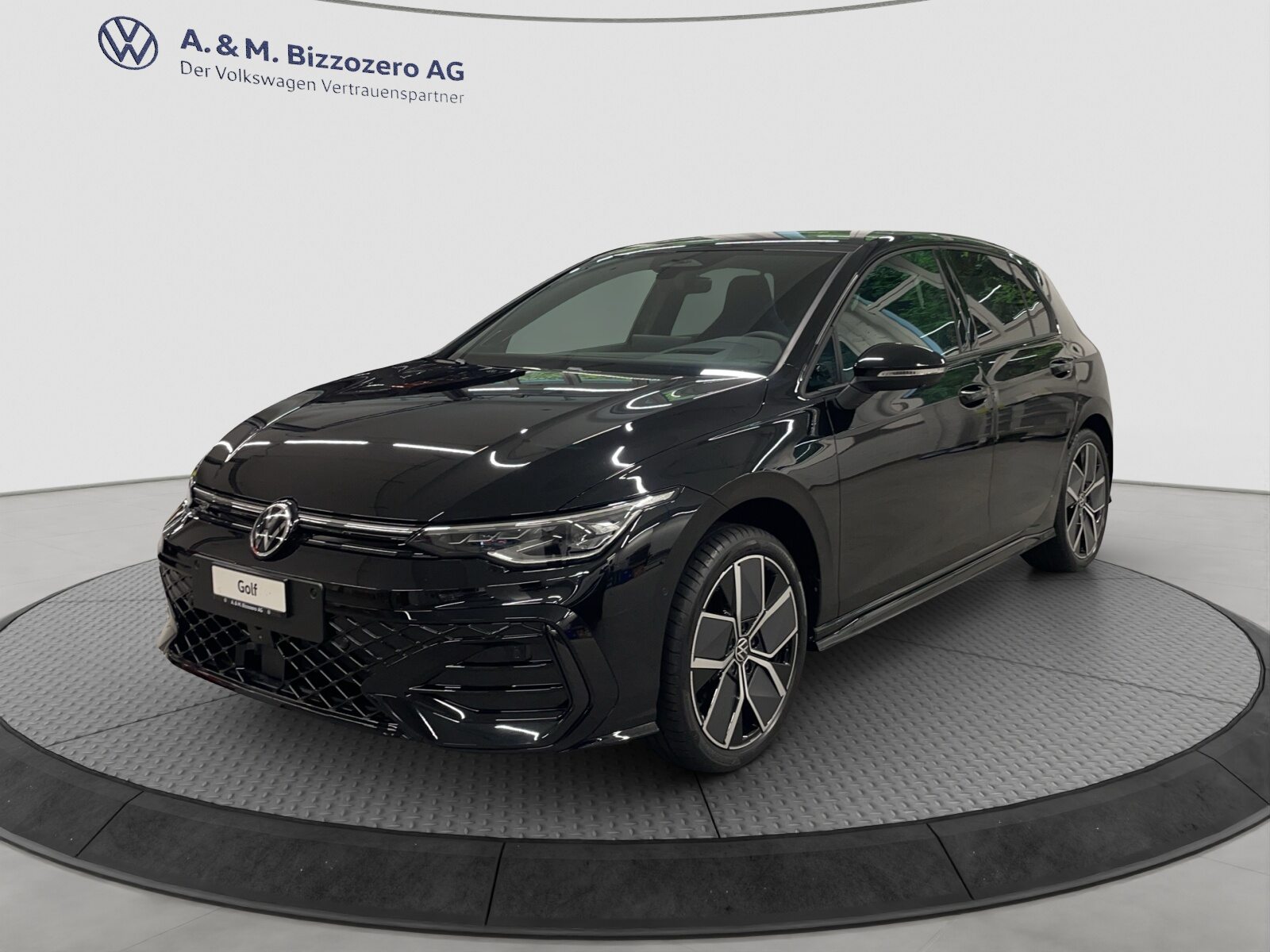 VW Golf  R-Line