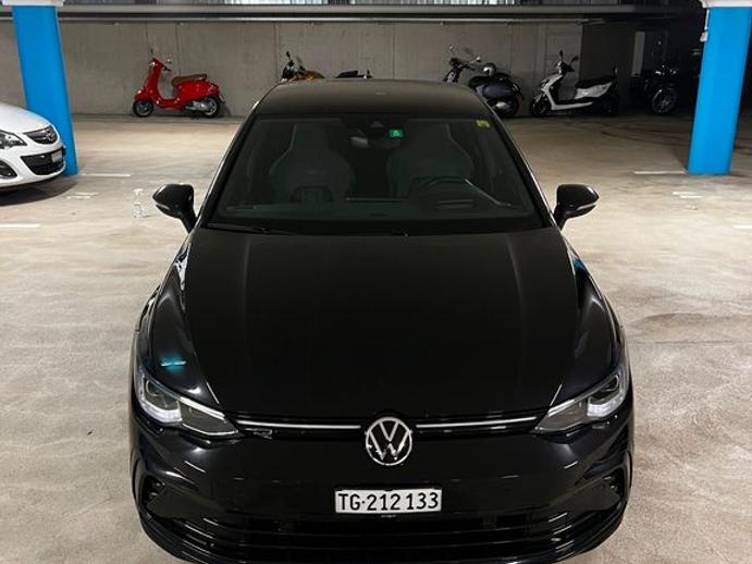 VW Golf VIII 1.5 eTSI R-Line DSG, Mild-Hybrid Petrol/Electric, Second hand / Used, Automatic
