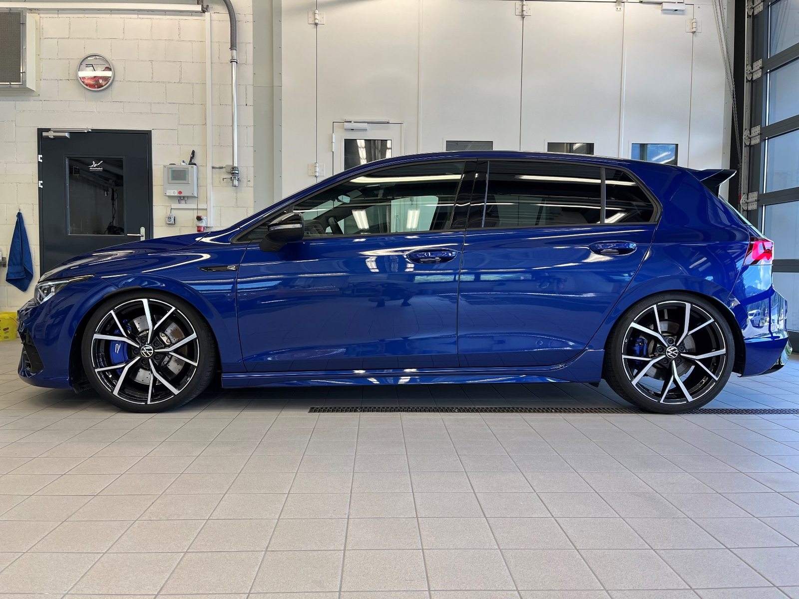 VW Golf R, Petrol, Second hand / Used, Automatic - 3