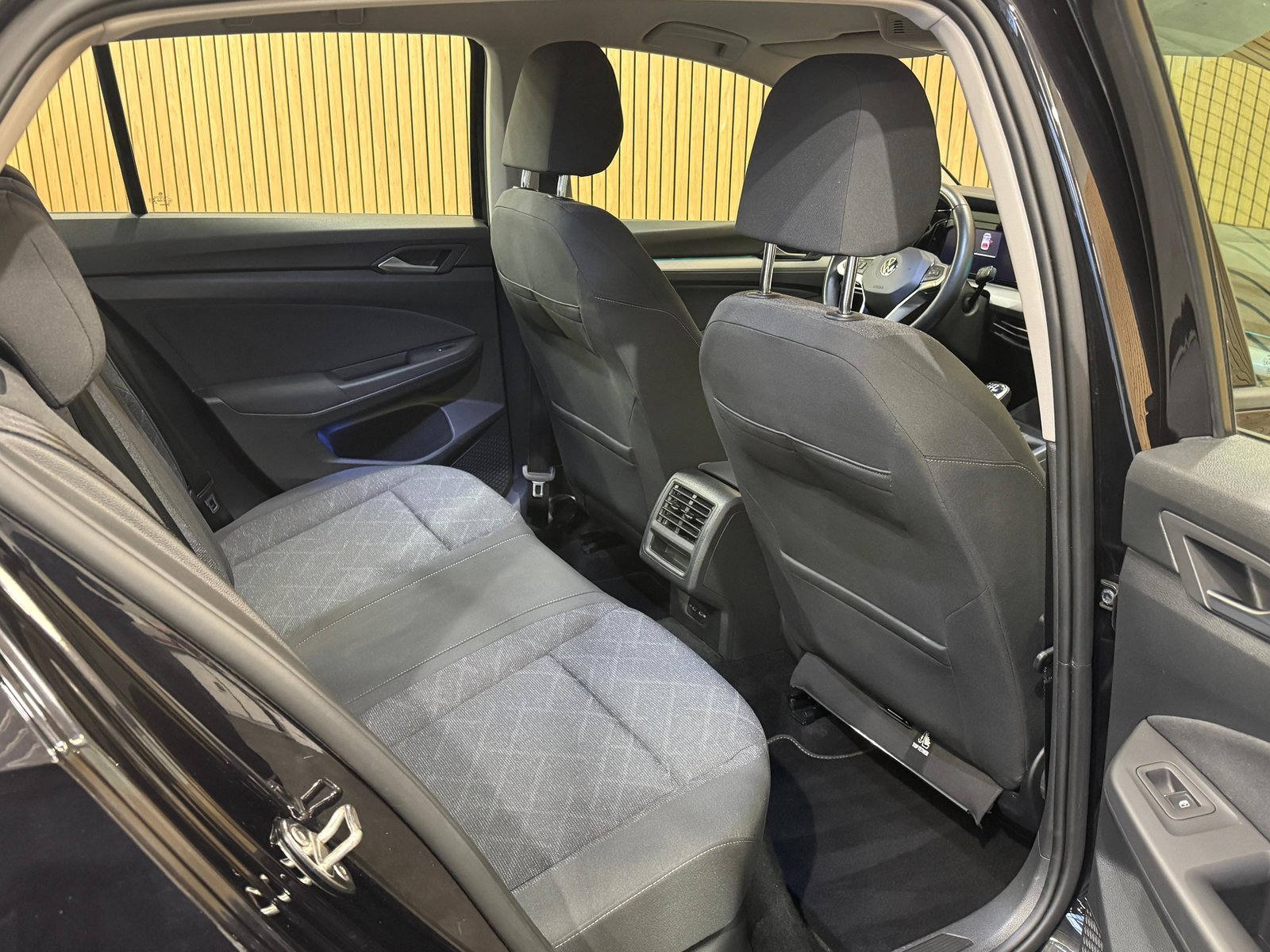 VW Golf 2.0 TDI Life, Diesel, Second hand / Used, Manual - 6