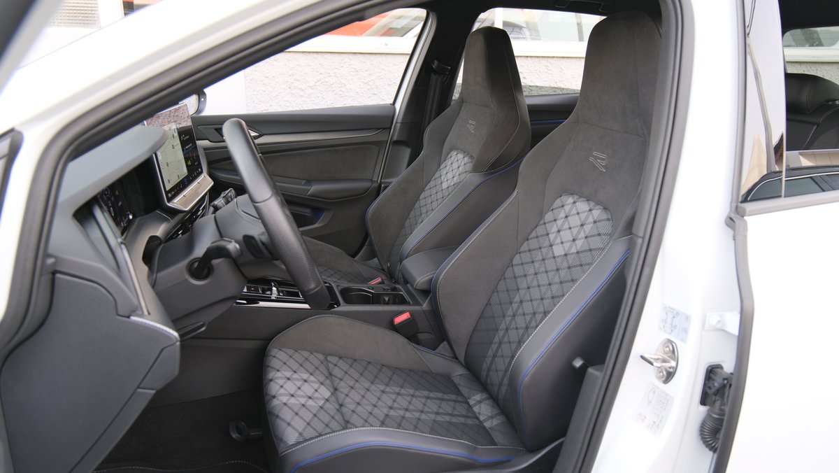 VW Golf 1.5 e TSI mHEV R-Line DSG, Mild-Hybrid Petrol/Electric, Second hand / Used, Automatic - 5