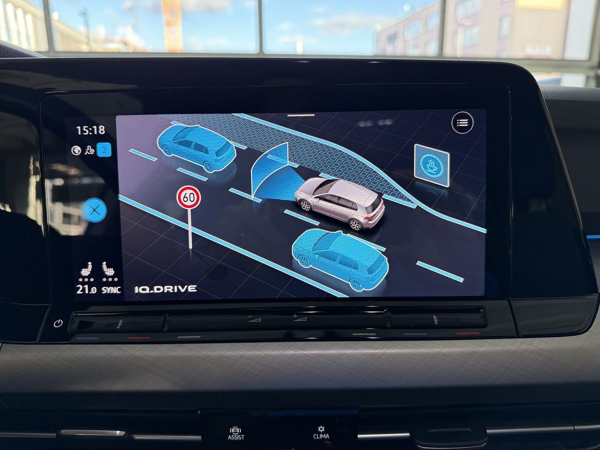 VW Golf Life SELECTION, Petrol, Second hand / Used, Automatic - 5