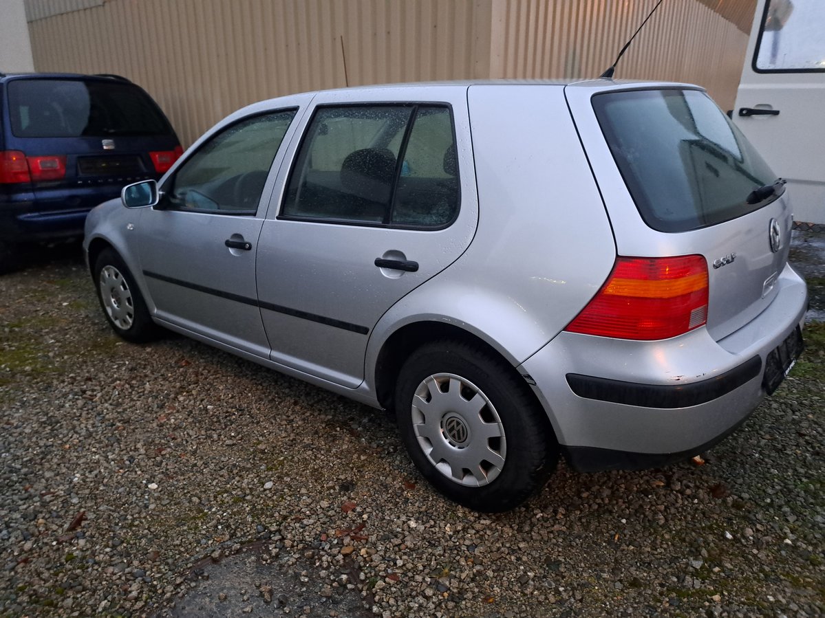 VW Golf 1.6 Comfortline Automatic, Essence, Occasion / Utilisé, Automatique - 2