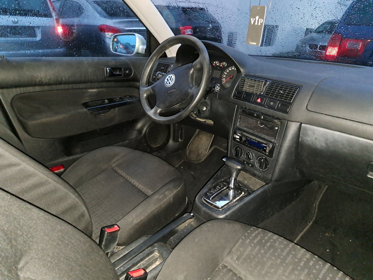 VW Golf 1.6 Comfortline Automatic, Essence, Occasion / Utilisé, Automatique - 3