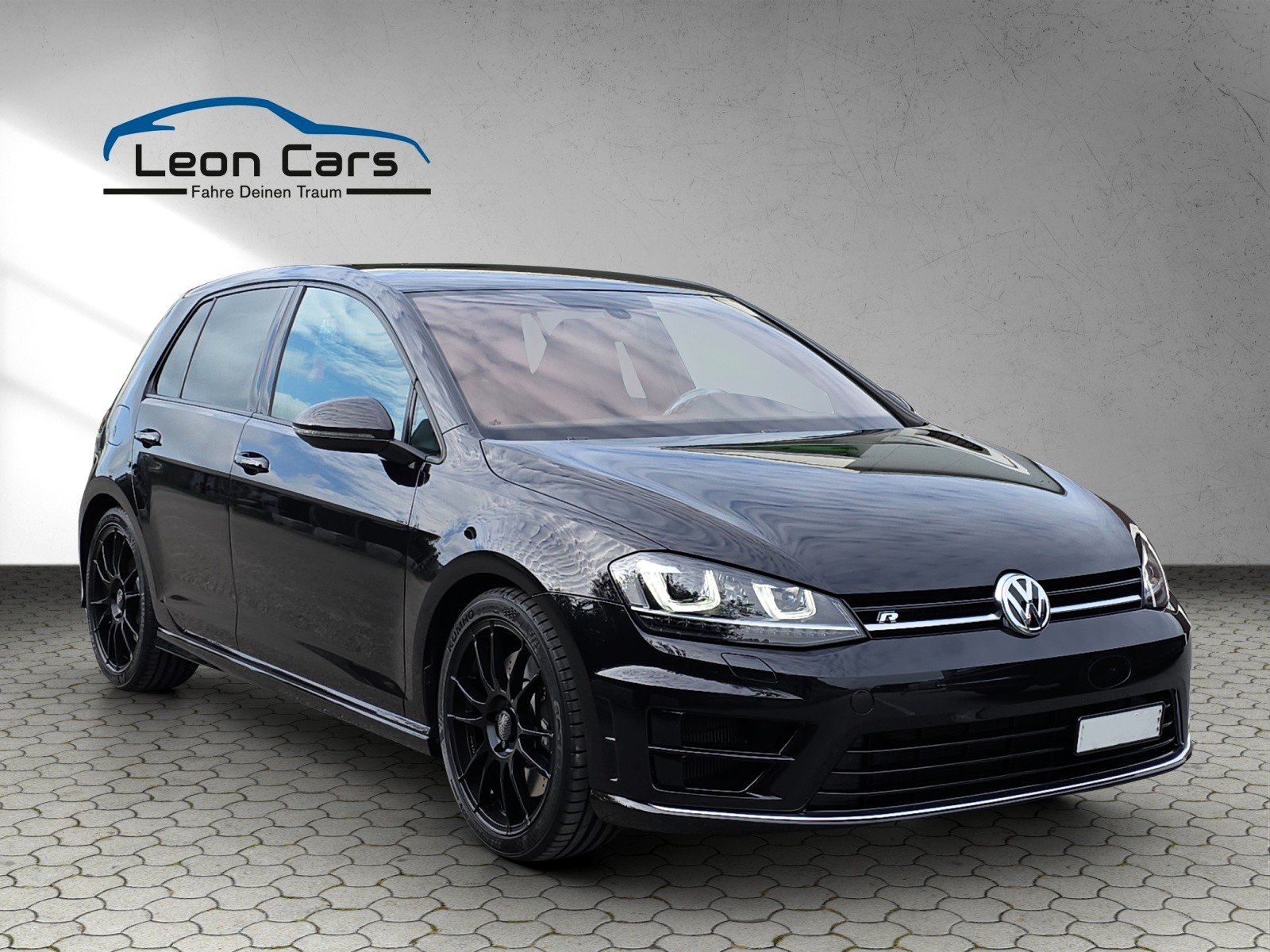 VW Golf 2.0 TSI R 4Motion DSG, Petrol, Second hand / Used, Automatic - 2