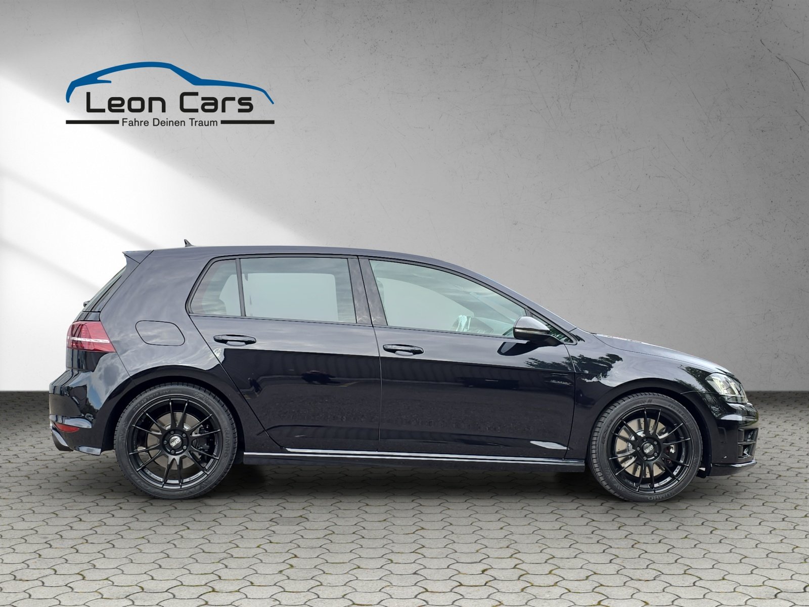 VW Golf 2.0 TSI R 4Motion DSG, Petrol, Second hand / Used, Automatic - 3