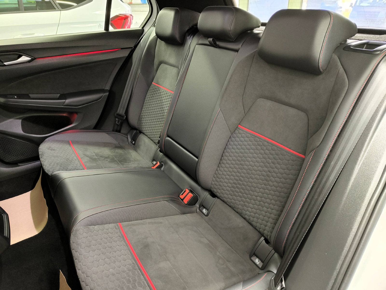 VW Golf VIII 2.0 TSI GTI Clubsport DSG, Petrol, Second hand / Used, Automatic - 7