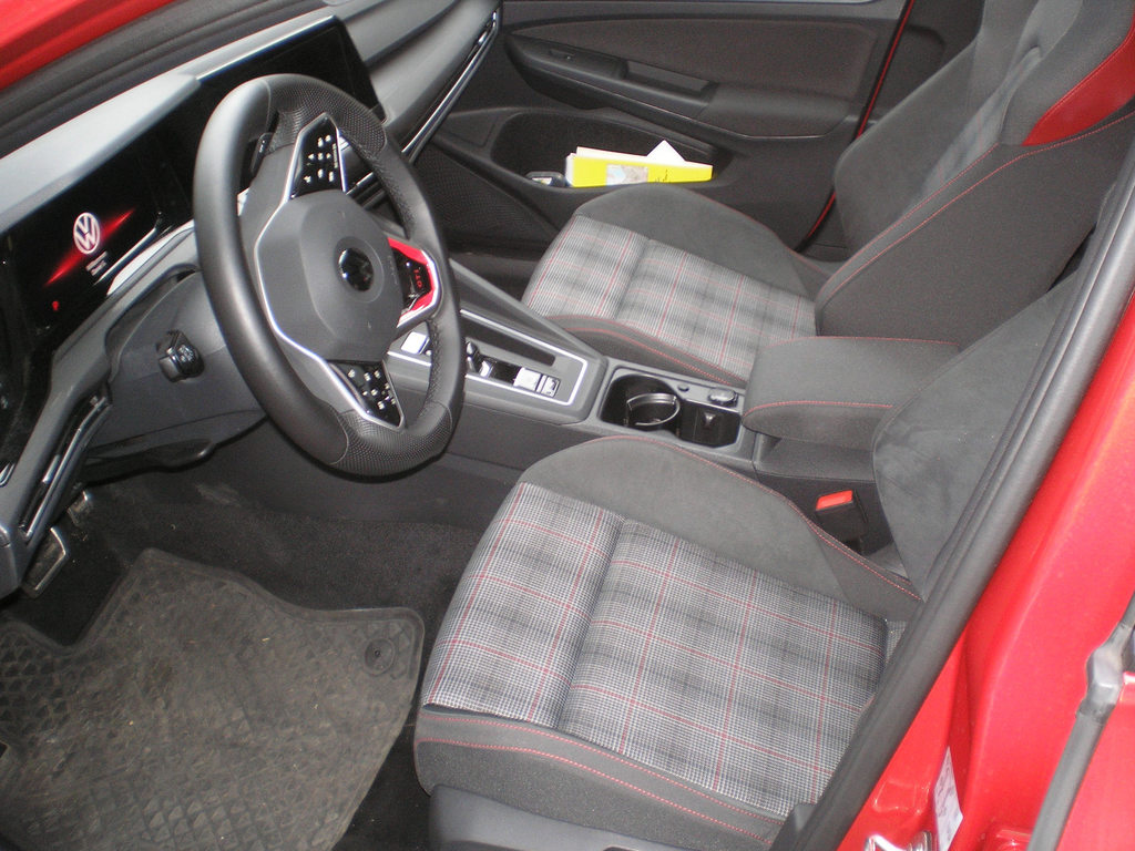 VW Golf VIII 2.0 TSI GTI DSG, Benzin, Occasion / Gebraucht, Automatik - 4