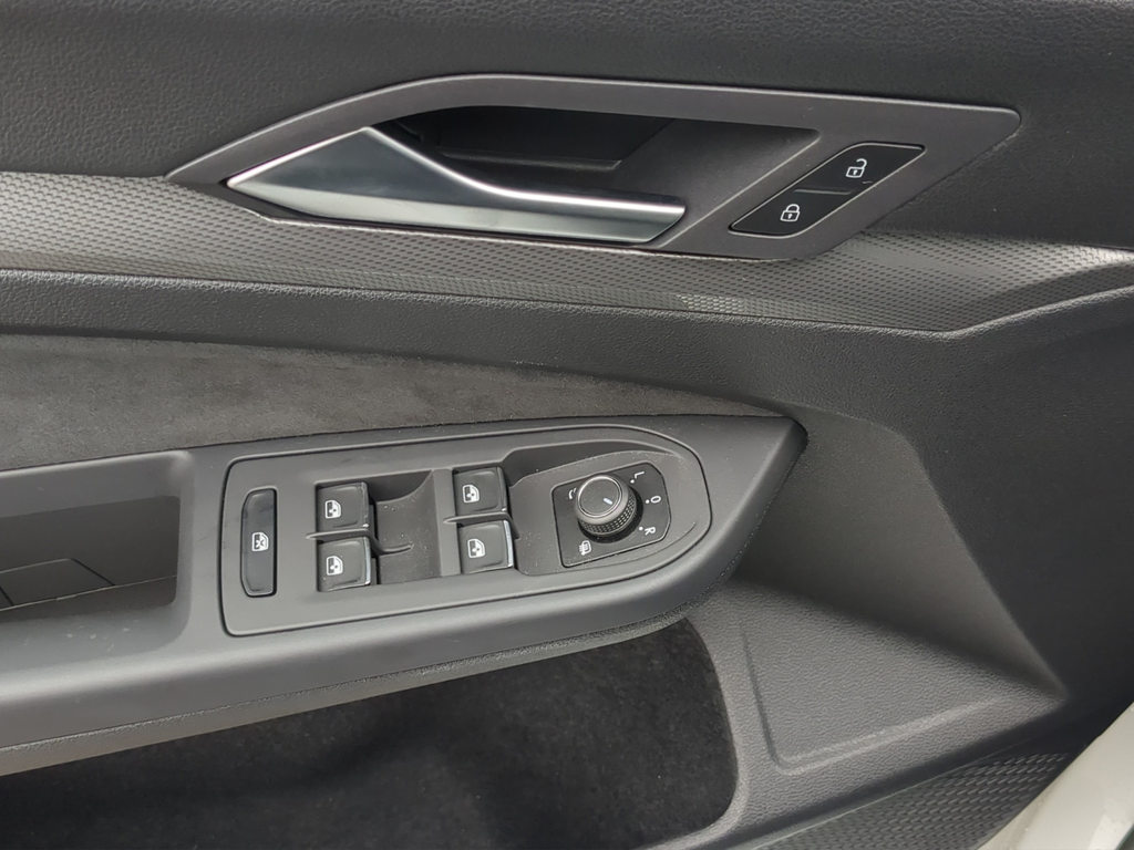 VW Golf VIII 1.5 eTSI Edition 50 DSG, Mild-Hybrid Benzin/Elektro, Occasion / Gebraucht, Automatik - 5