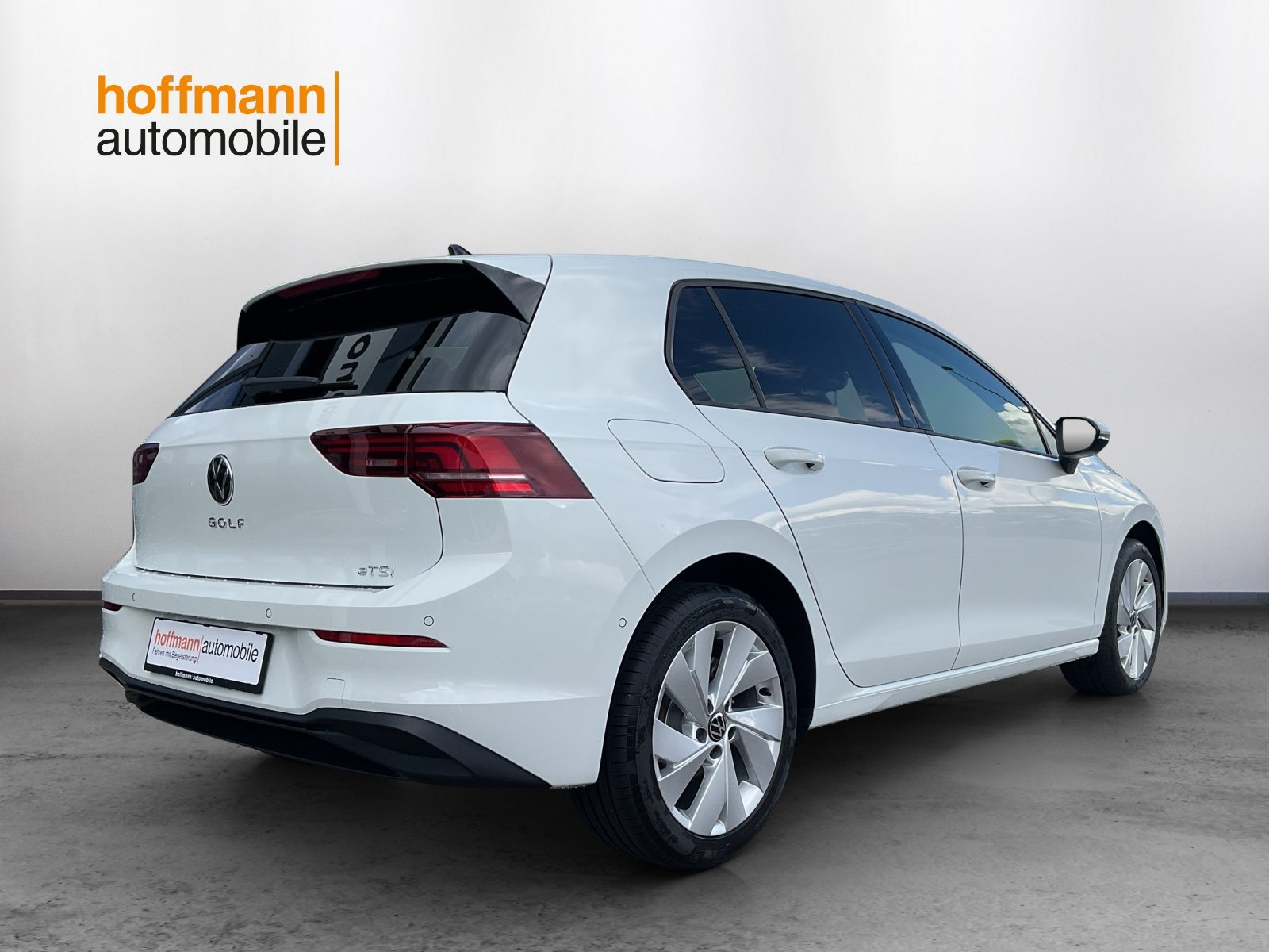 VW Golf UNITED, Petrol, Second hand / Used, Automatic - 4