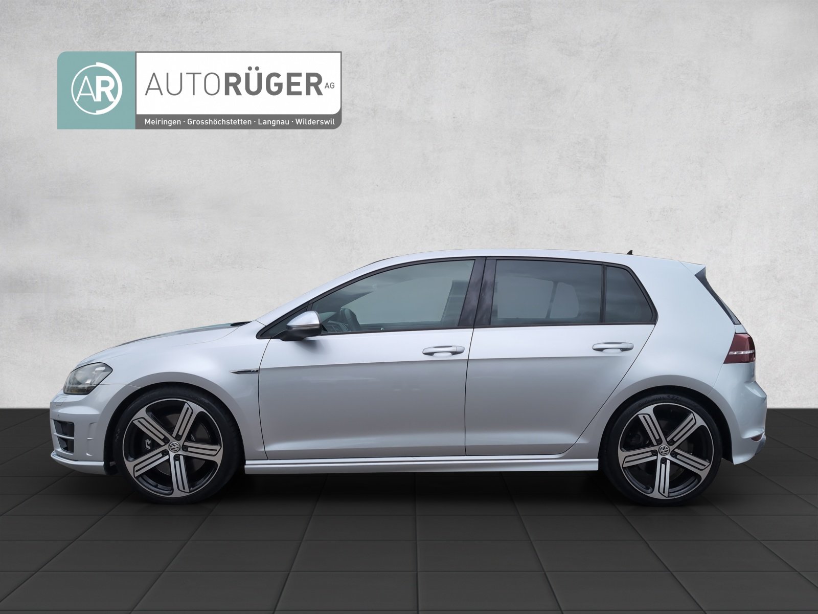 VW Golf 2.0 TSI R 4Motion DSG, Petrol, Second hand / Used, Automatic - 3
