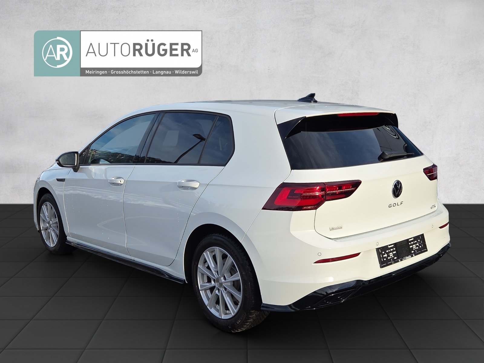 VW Golf 1.5 eTSI mHEV ACT R-Line 75 Edition DSG, Mild-Hybrid Benzin/Elektro, Occasion / Gebraucht, Automatik - 4