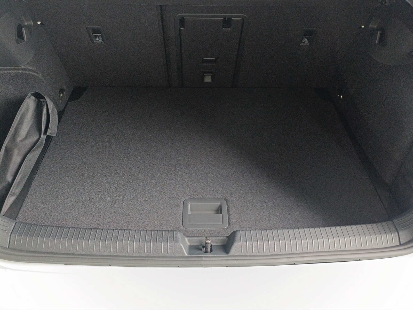 VW Golf Life, Petrol, Second hand / Used, Automatic - 7