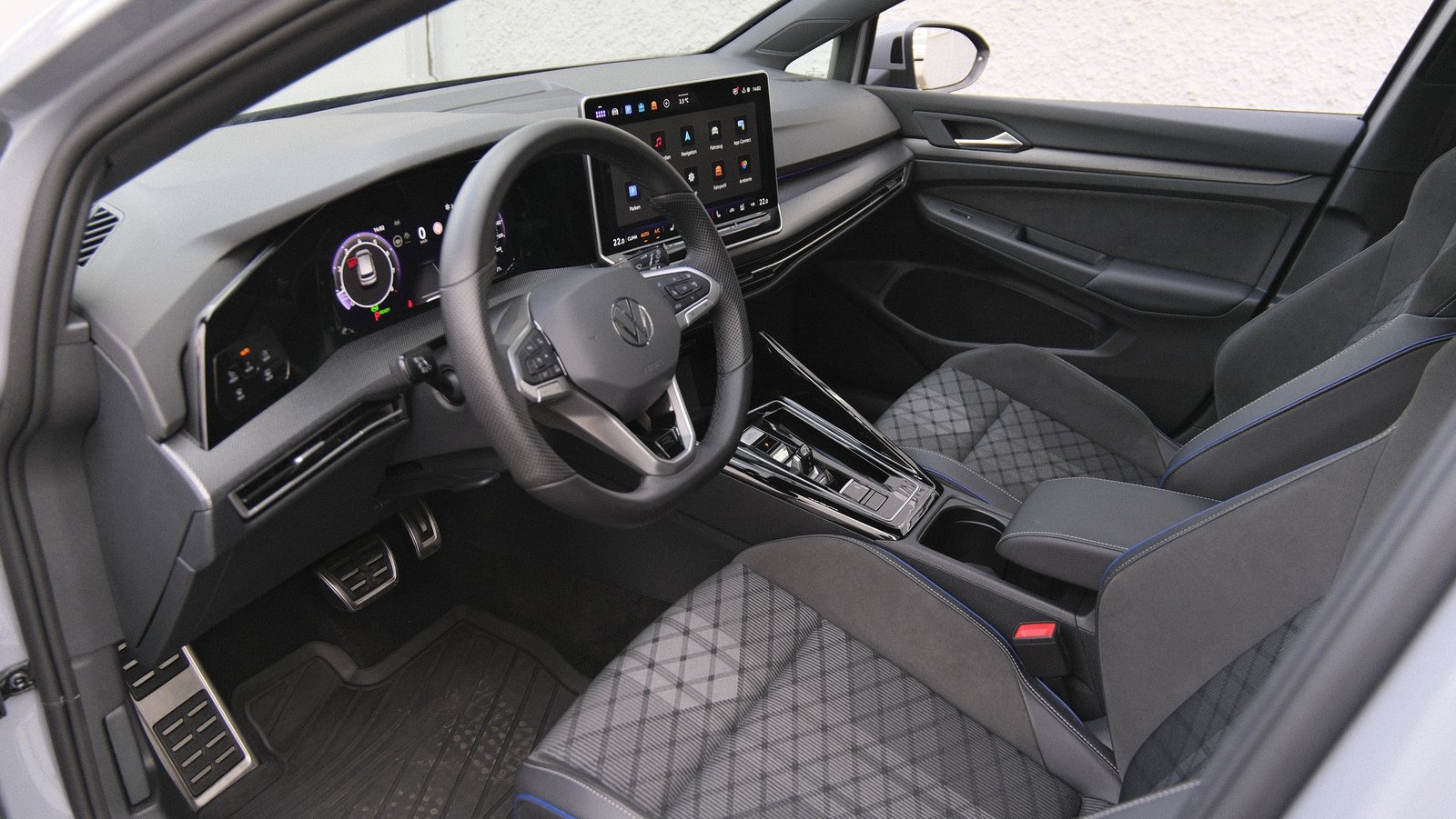 VW Golf 1.5 e TSI mHEV R-Line DSG Panorama, Hybride Léger Essence/Électricité, Occasion / Utilisé, Automatique - 4
