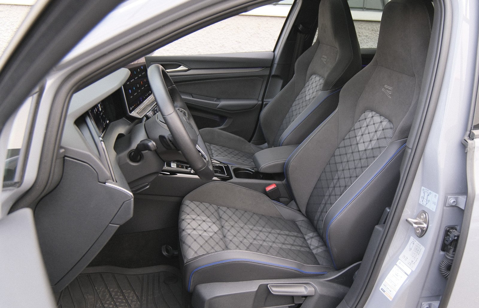 VW Golf 1.5 e TSI mHEV R-Line DSG Panorama, Hybride Léger Essence/Électricité, Occasion / Utilisé, Automatique - 6
