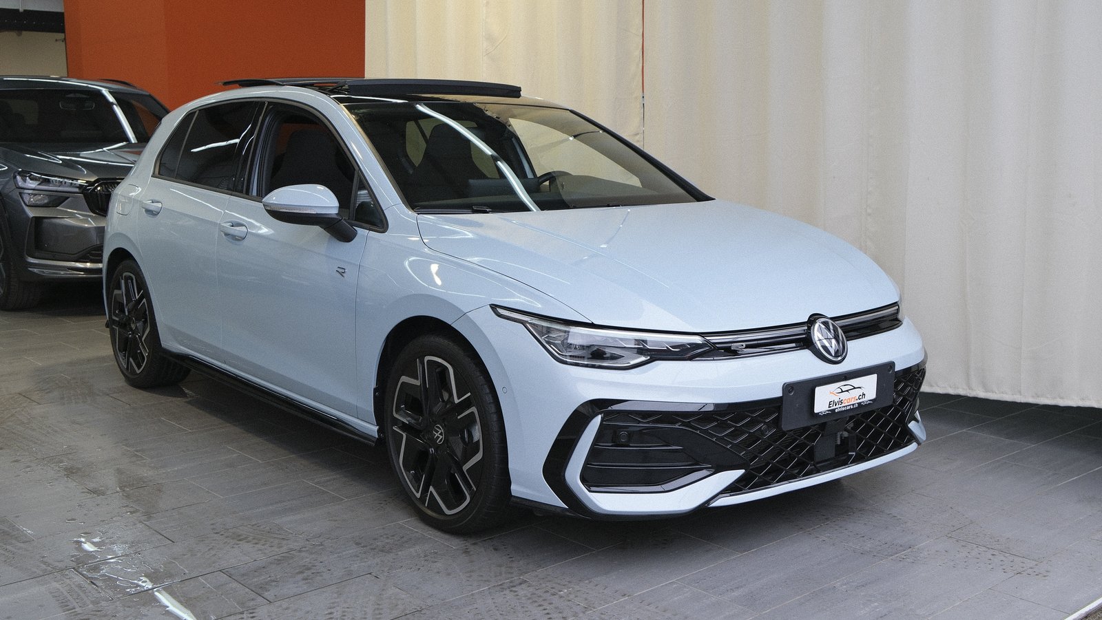 VW Golf 1.5 e TSI mHEV R-Line DSG Panorama, Mild-Hybrid Petrol/Electric, Second hand / Used, Automatic - 2