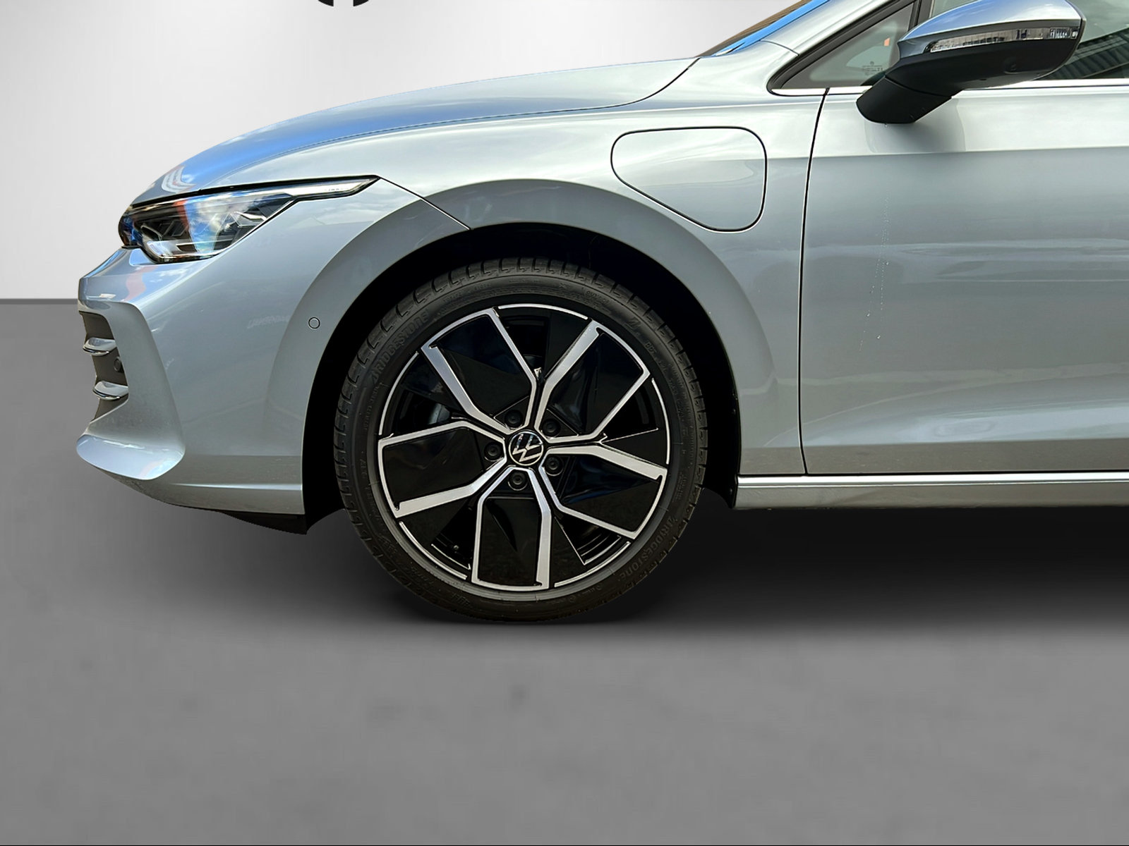 VW Golf VIII 1.5 TSI PHEV Edition 50 DSG, Plug-in-Hybrid Petrol/Electric, Second hand / Used, Automatic - 3
