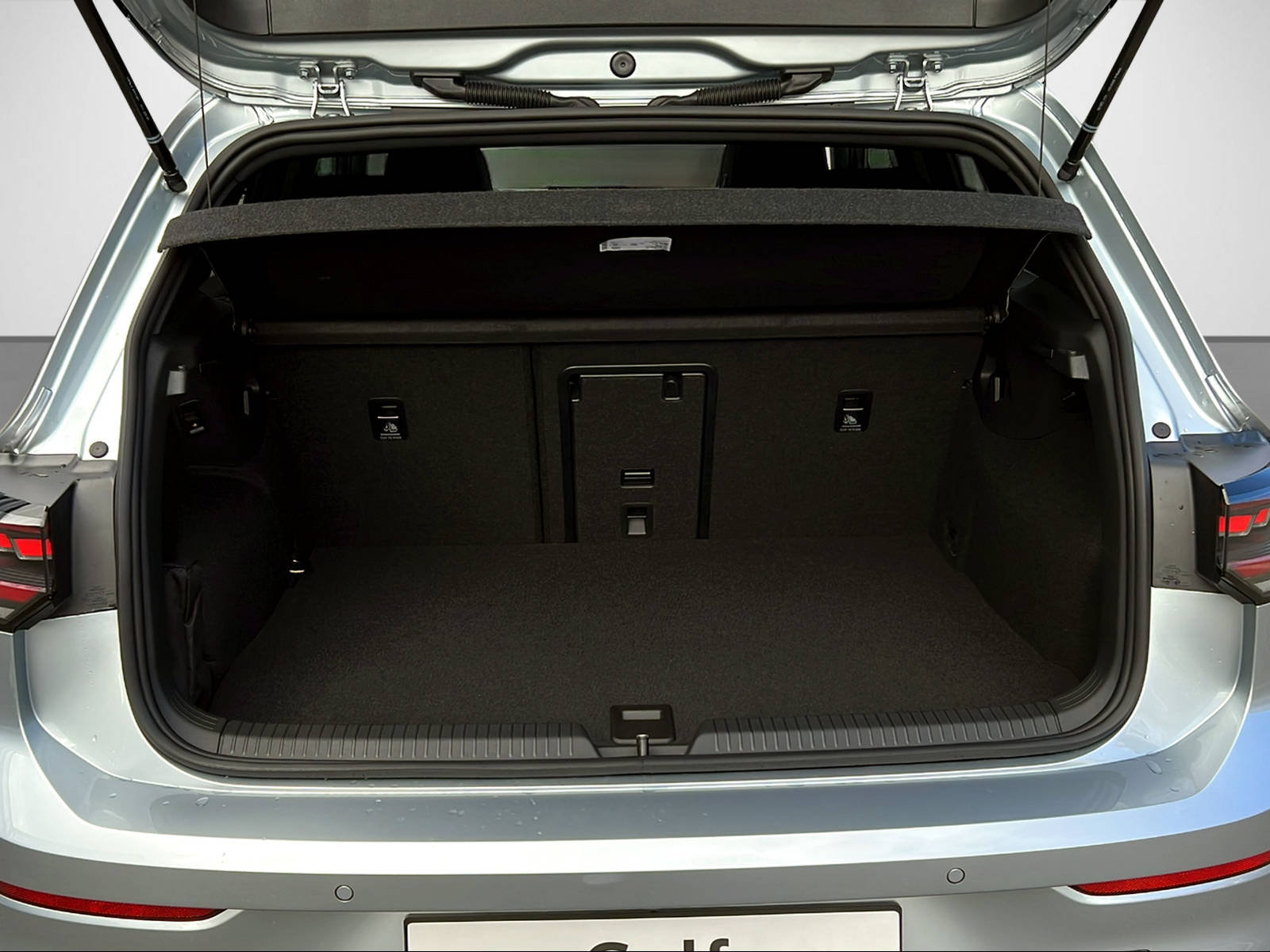 VW Golf VIII 1.5 TSI PHEV Edition 50 DSG, Plug-in-Hybrid Petrol/Electric, Second hand / Used, Automatic - 7