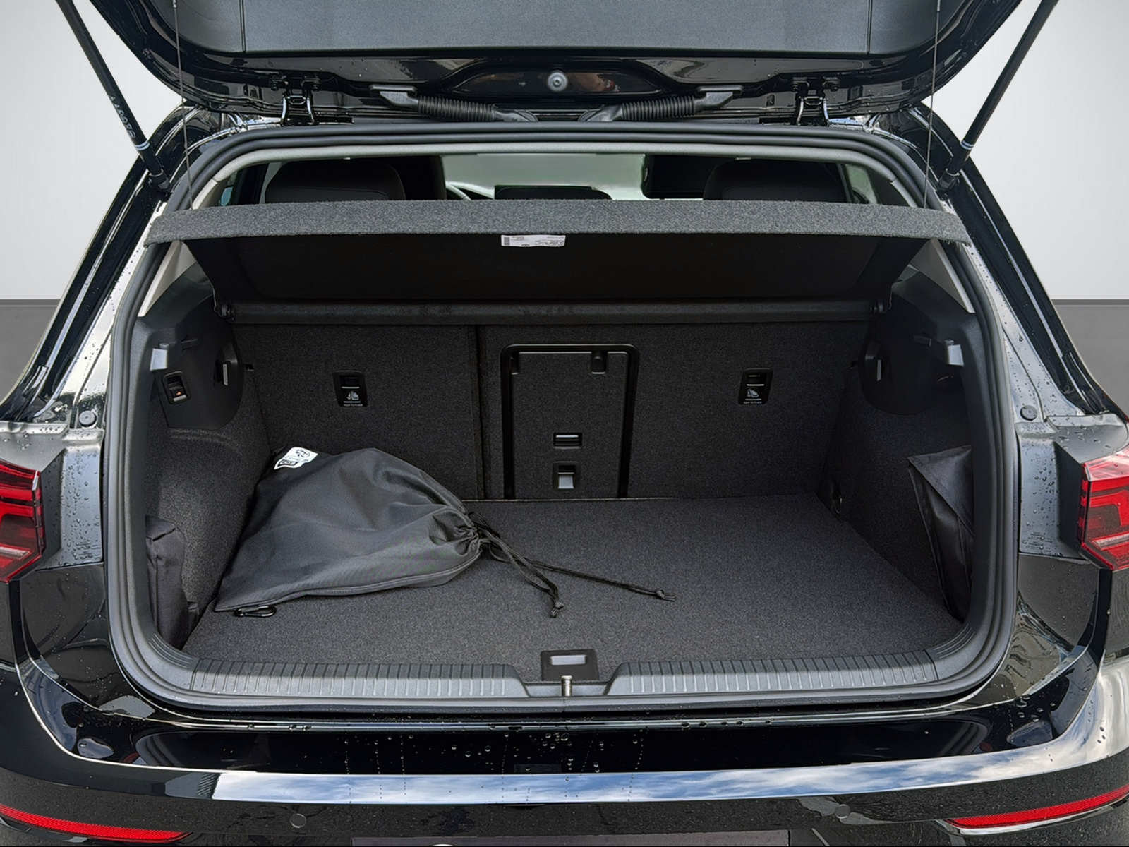 VW Golf VIII 1.5 TSI PHEV Life DSG, Full-Hybrid Petrol/Electric, Second hand / Used, Automatic - 7
