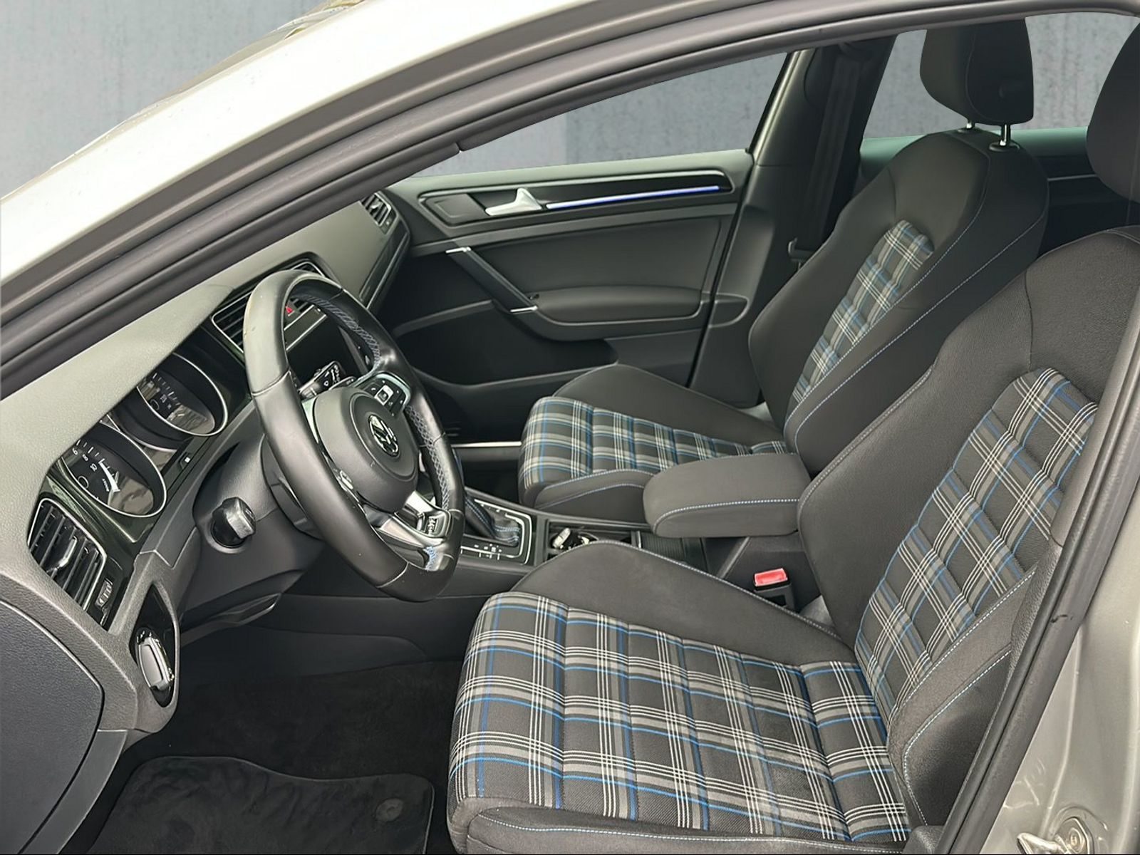 VW Golf GTE, Full-Hybrid Petrol/Electric, Second hand / Used, Automatic - 3