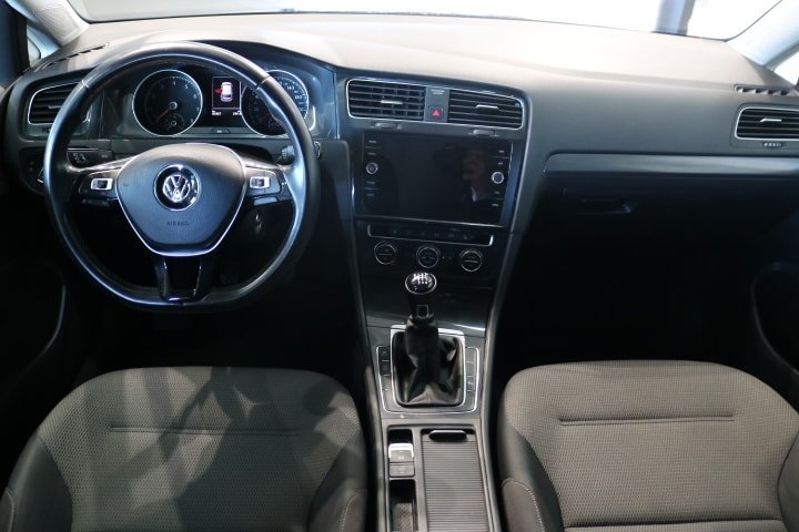 VW Golf 1.5 TSI EVO Comfortline, Petrol, Second hand / Used, Manual - 3