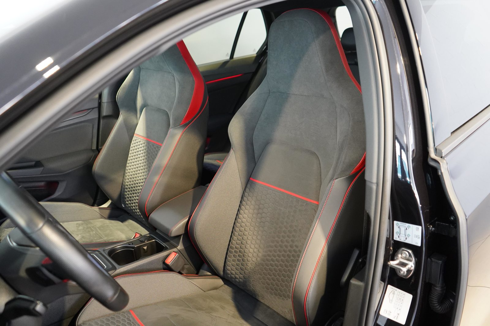 VW Golf VIII 2.0 TSI GTI Clubsport DSG, Essence, Occasion / Utilisé, Automatique - 6