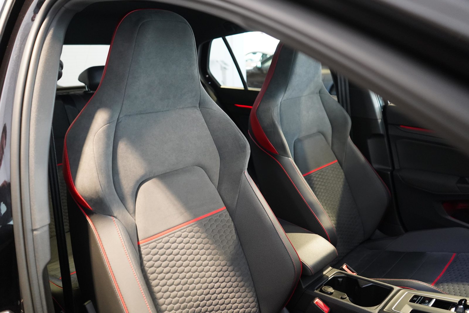 VW Golf VIII 2.0 TSI GTI Clubsport DSG, Essence, Occasion / Utilisé, Automatique - 7