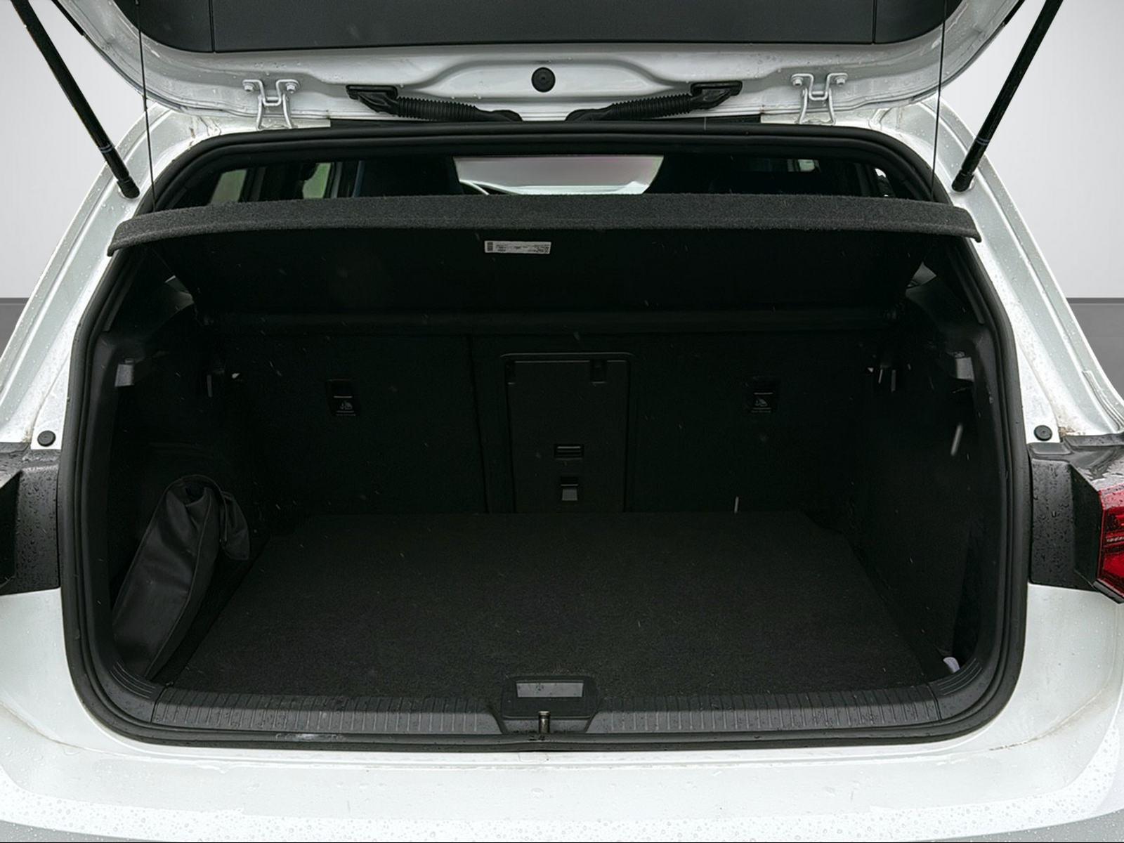 VW GOLF VIII 2.0 TSI R DSG 4MOTION, Benzin, Occasion / Gebraucht, Automatik - 7