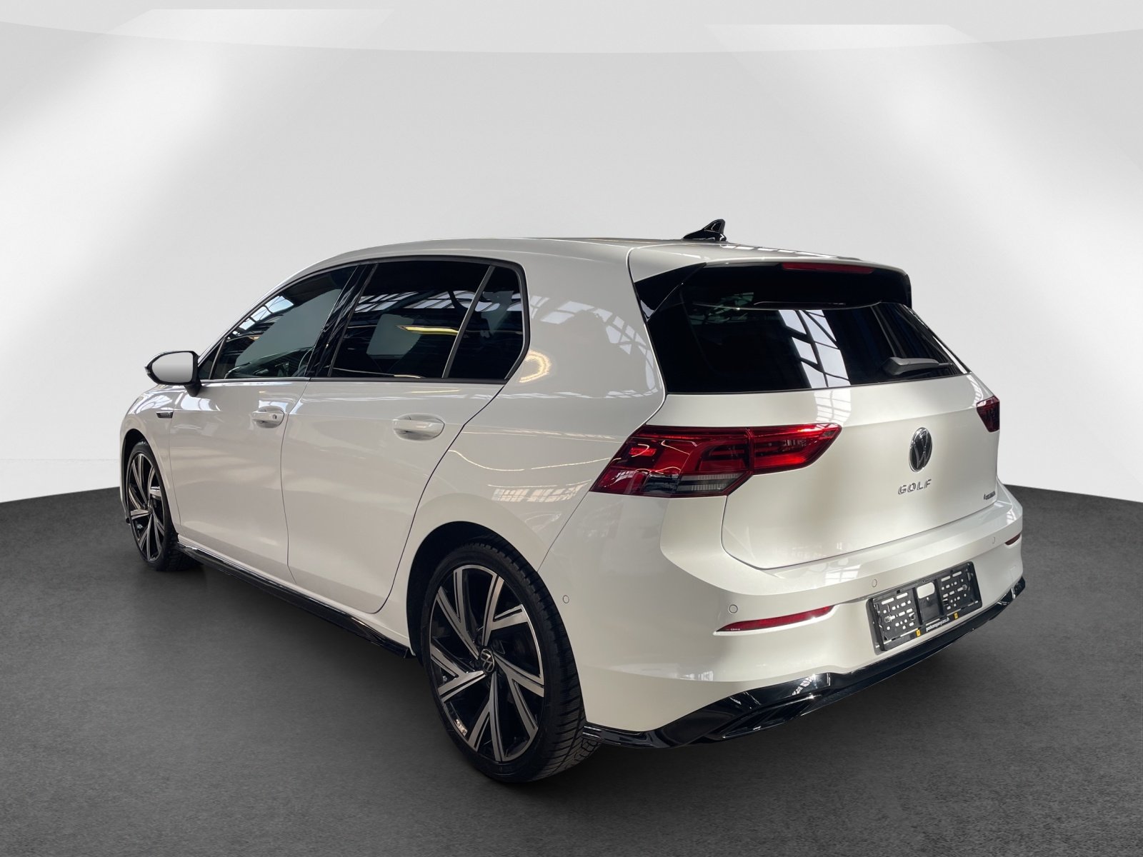 VW Golf VIII 2.0 TDI R-Line DSG 4motion, Diesel, Second hand / Used, Automatic - 4