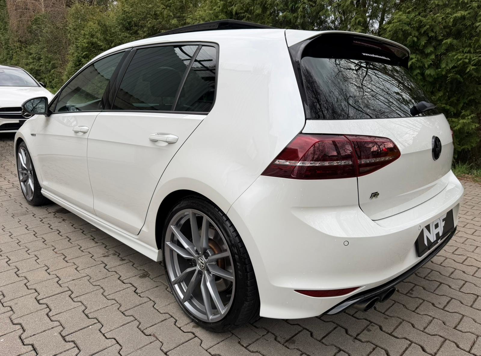 VW Golf 2.0 TSI R 4Motion DSG, Petrol, Second hand / Used, Automatic - 3