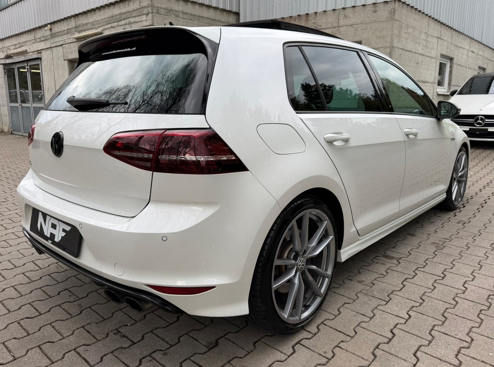 VW Golf 2.0 TSI R 4Motion DSG, Petrol, Second hand / Used, Automatic - 5