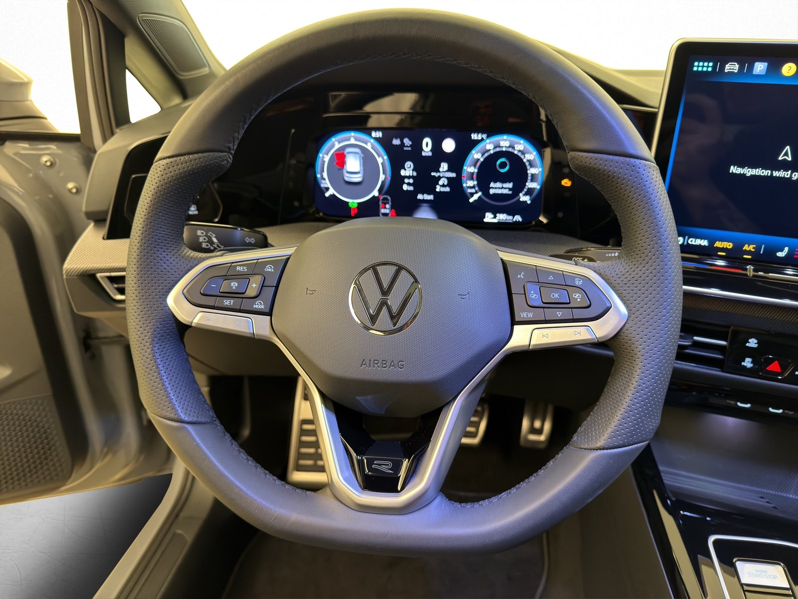 VW Golf 8 1.5 eTSI R-Line DSG, Mild-Hybrid Benzin/Elektro, Occasion / Gebraucht, Automatik - 5