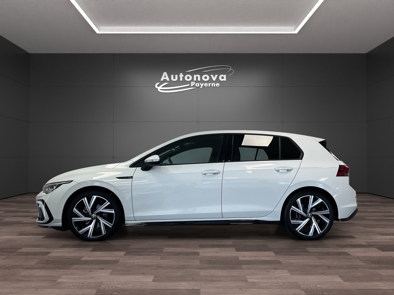 VW Golf 1.5 eTSI mHEV ACT R-Line DSG, Mild-Hybrid Benzin/Elektro, Occasion / Gebraucht, Automatik - 3
