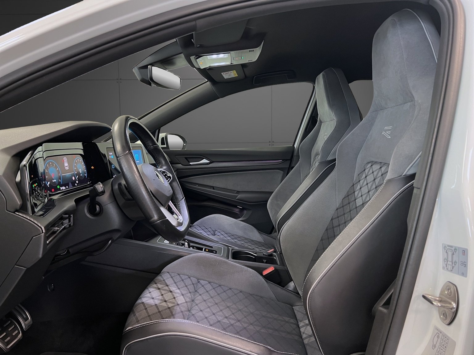 VW Golf 1.5 eTSI mHEV ACT R-Line DSG, Mild-Hybrid Benzin/Elektro, Occasion / Gebraucht, Automatik - 6