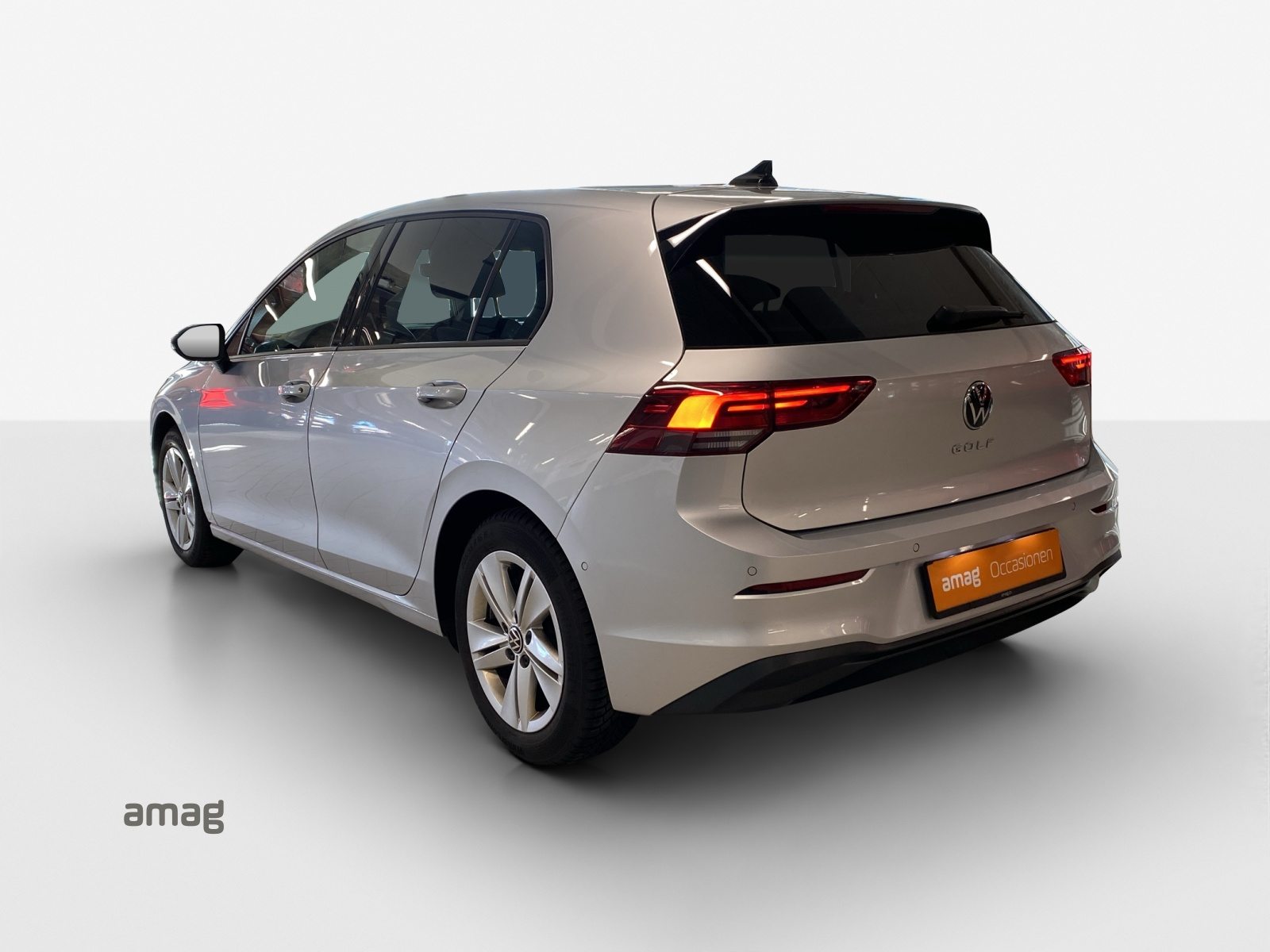 VW Golf Life, Petrol, Second hand / Used, Manual - 3