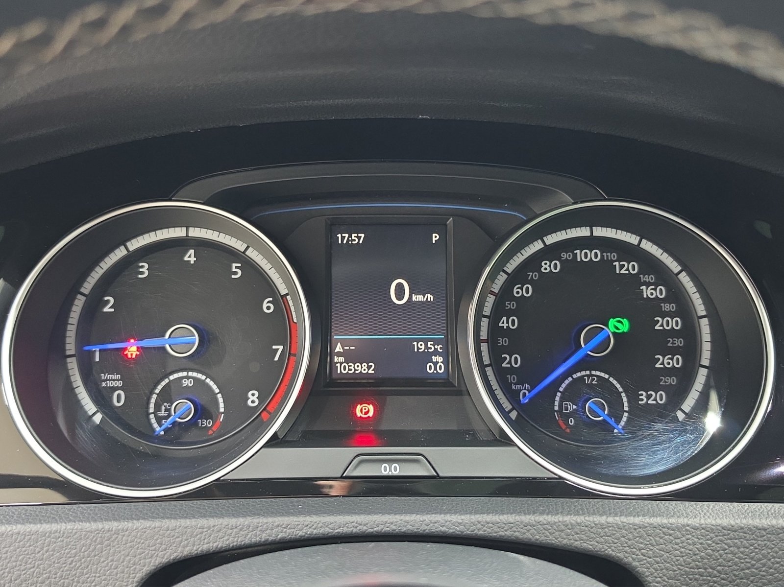 VW Golf VII 2.0 TSI R DSG 4motion, Benzin, Occasion / Gebraucht, Automatik - 7