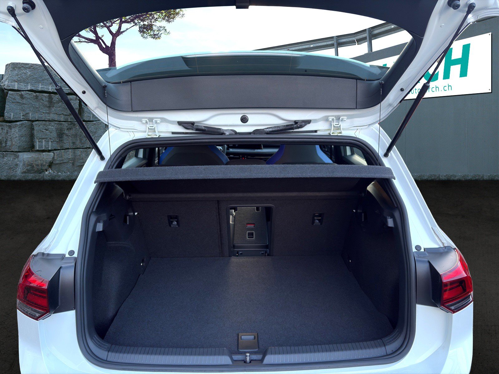 VW Golf 1.4 TSI PHEV GTE, Plug-in-Hybrid Benzin/Elektro, Occasion / Gebraucht, Automatik - 6
