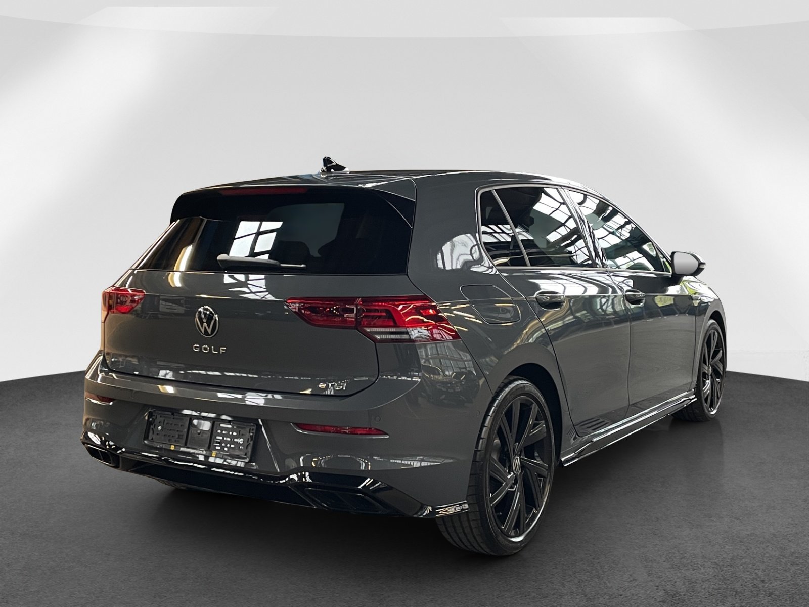 VW Golf VIII 1.5 eTSI R-Line DSG, Mild-Hybrid Petrol/Electric, Second hand / Used, Automatic - 6