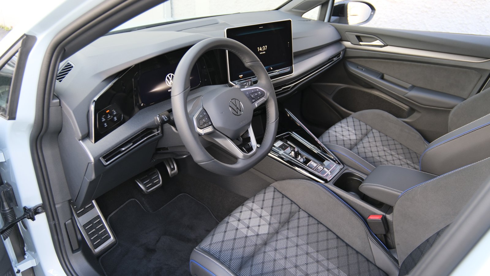 VW Golf 1.5 e TSI mHEV R-Line DSG Black Style, Mild-Hybrid Benzin/Elektro, Occasion / Gebraucht, Automatik - 3