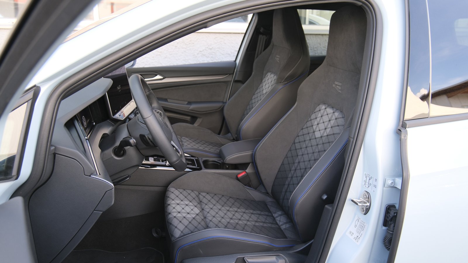 VW Golf 1.5 e TSI mHEV R-Line DSG Black Style, Mild-Hybrid Benzin/Elektro, Occasion / Gebraucht, Automatik - 4