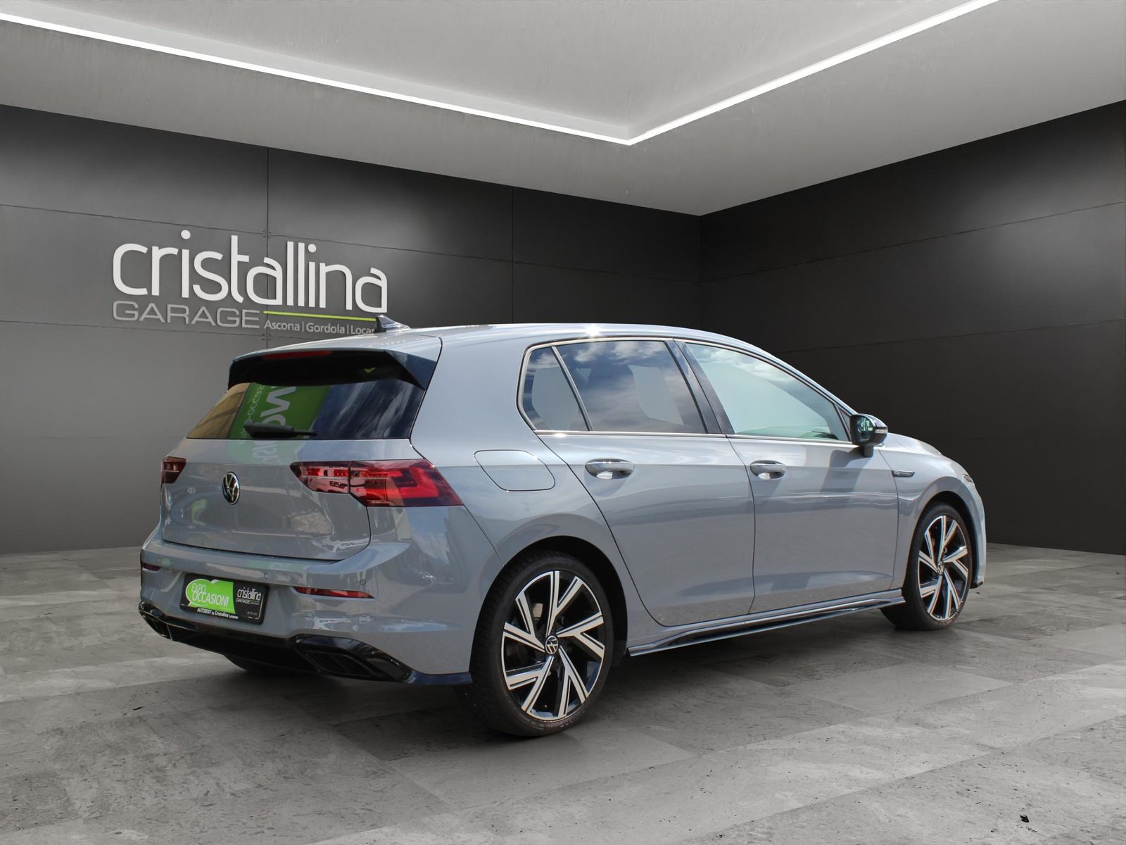 VW Golf VIII 1.5 eTSI R-Line DSG, Mild-Hybrid Petrol/Electric, Second hand / Used, Automatic - 4