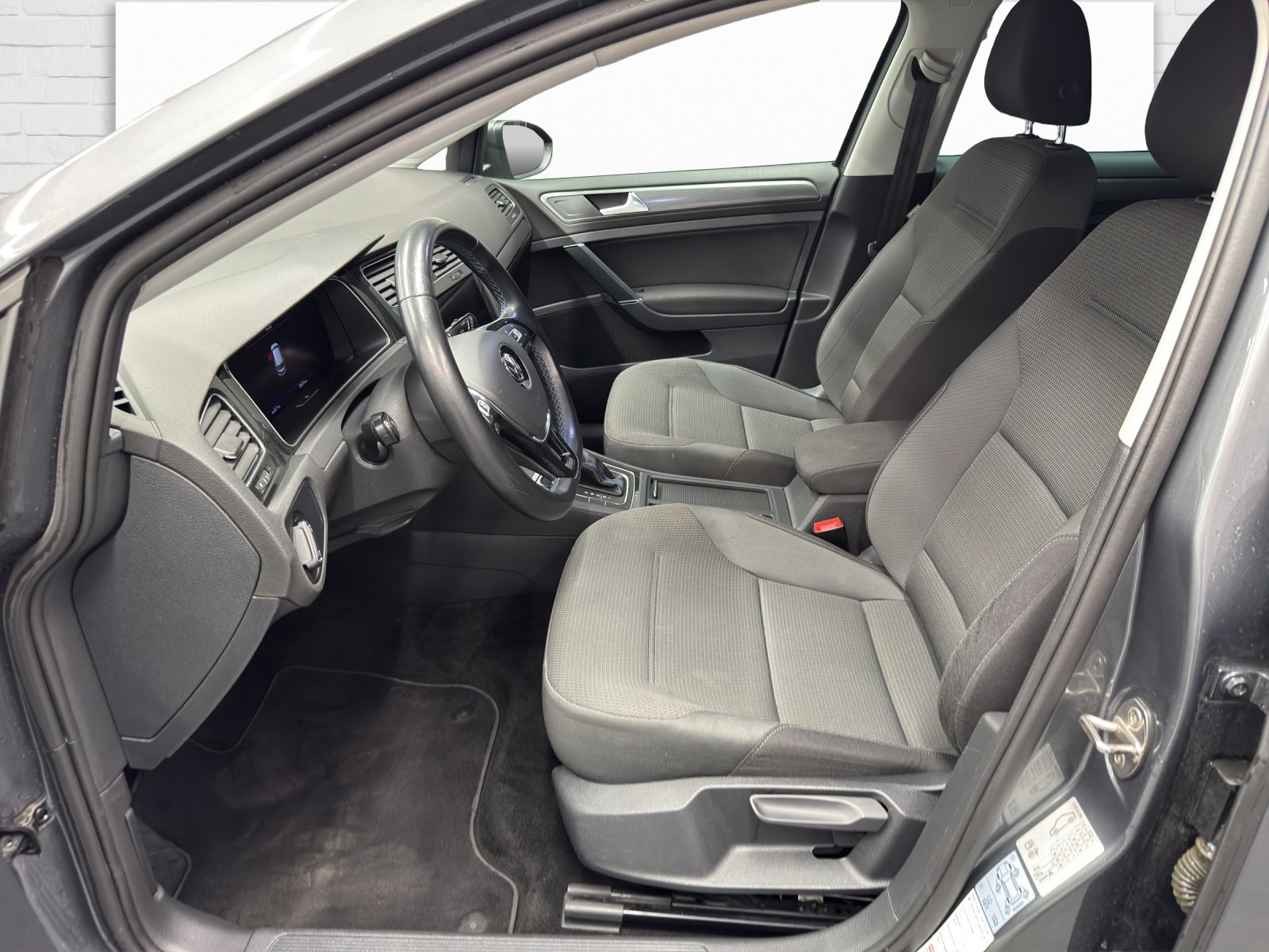 VW Golf VII e, Electric, Second hand / Used, Automatic - 7