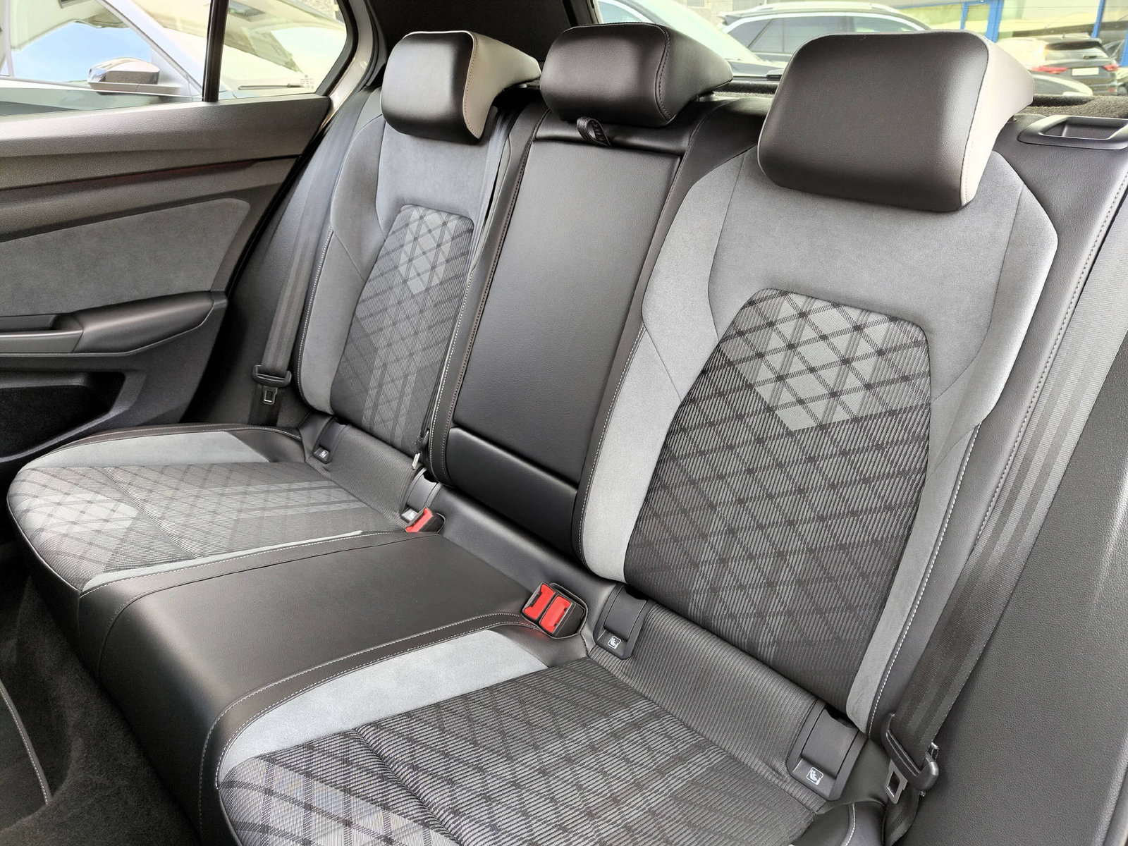 VW Golf VIII 2.0 TSI R-Line DSG 4motion, Petrol, Second hand / Used, Automatic - 7