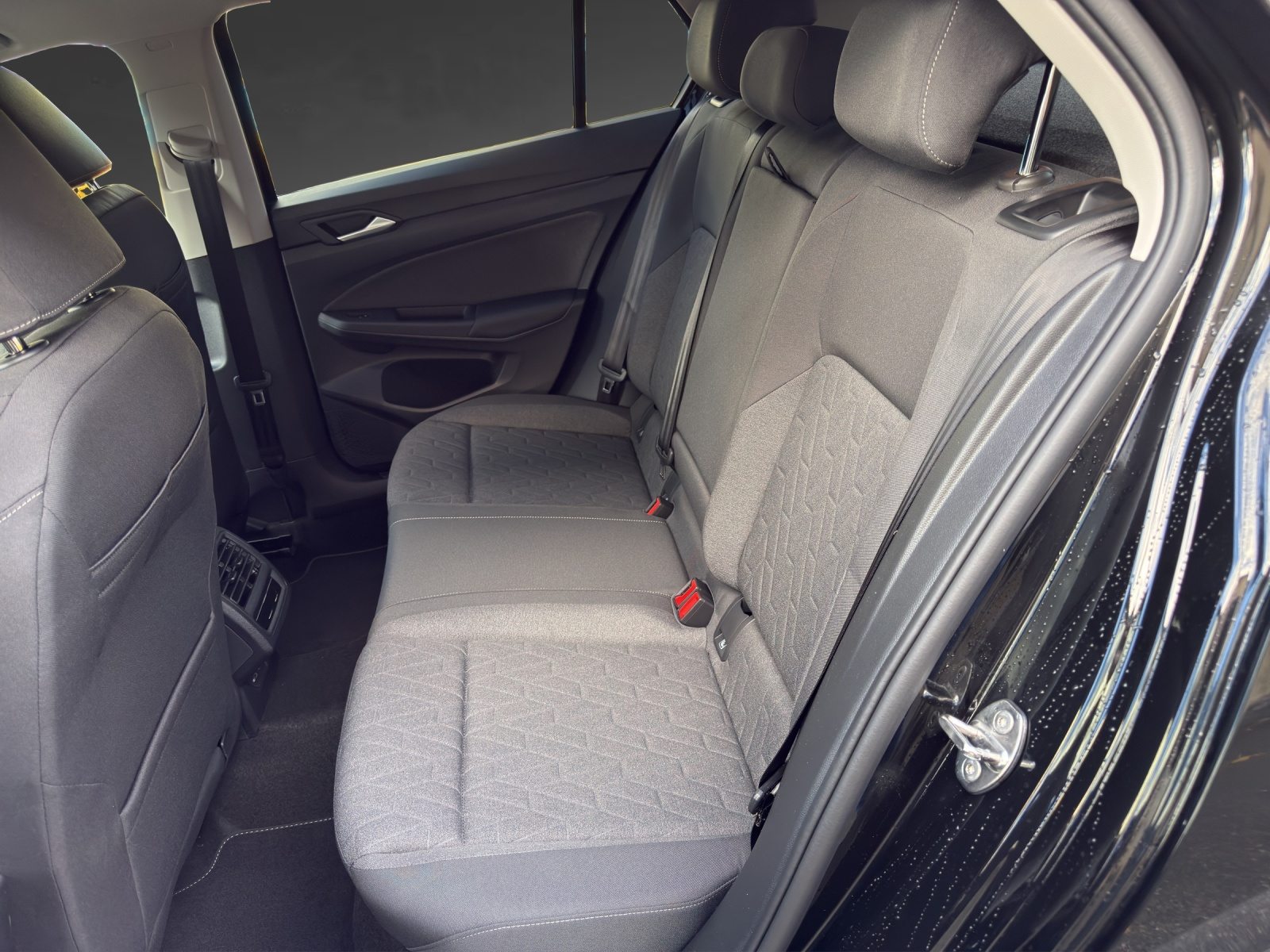 VW Golf Life PHEV, Full-Hybrid Petrol/Electric, Second hand / Used, Automatic - 7