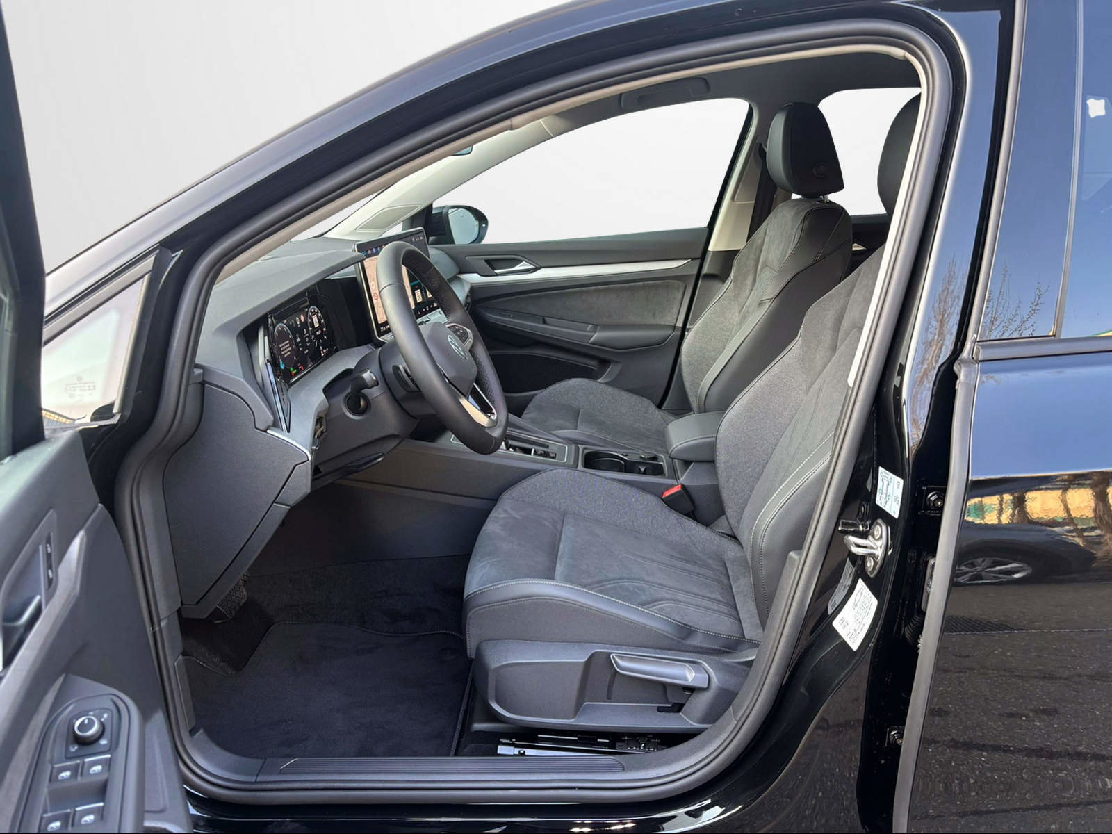 VW Golf UNITED, Essence, Occasion / Utilisé, Automatique - 5