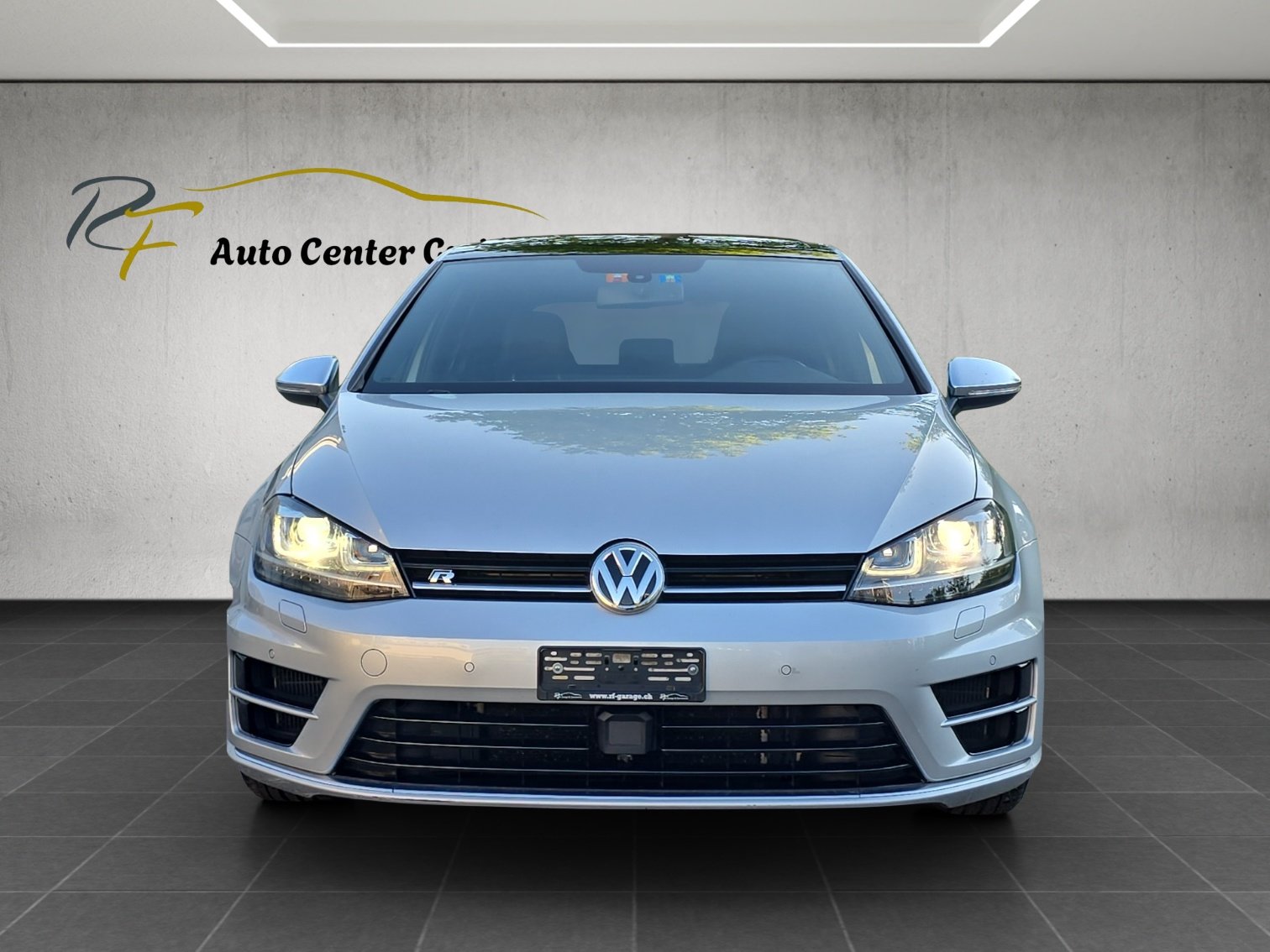 VW Golf 2.0 TSI R 4Motion DSG, Petrol, Second hand / Used, Automatic - 2