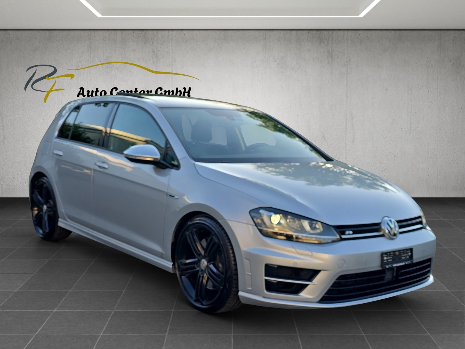 VW Golf 2.0 TSI R 4Motion DSG, Petrol, Second hand / Used, Automatic - 3